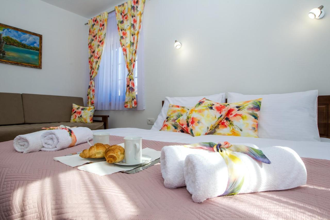 B&B Lady Of The Lake Jezerce Εξωτερικό φωτογραφία
