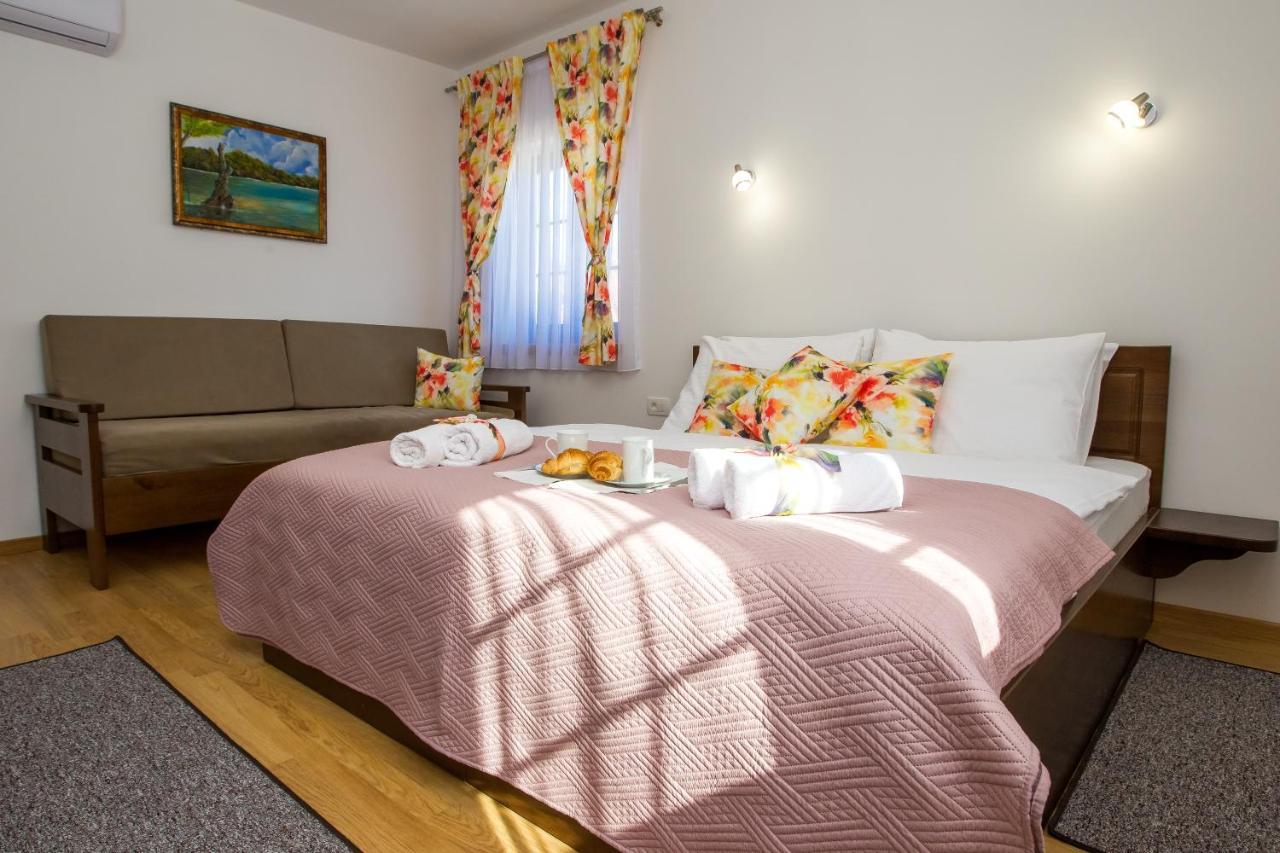 B&B Lady Of The Lake Jezerce Εξωτερικό φωτογραφία