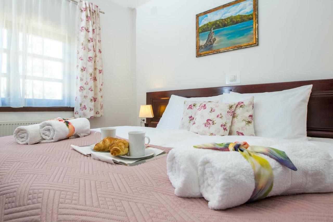 B&B Lady Of The Lake Jezerce Εξωτερικό φωτογραφία