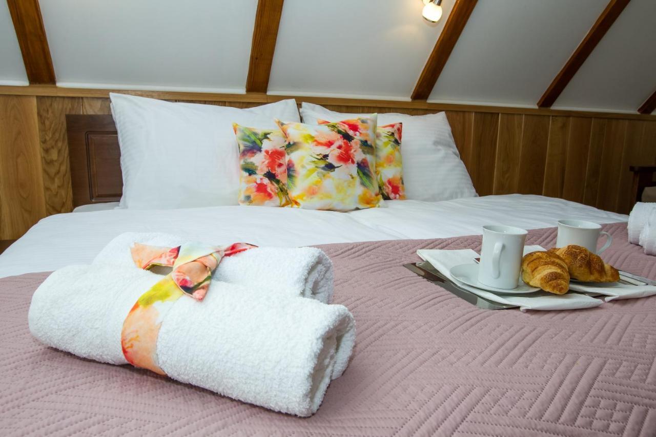B&B Lady Of The Lake Jezerce Εξωτερικό φωτογραφία