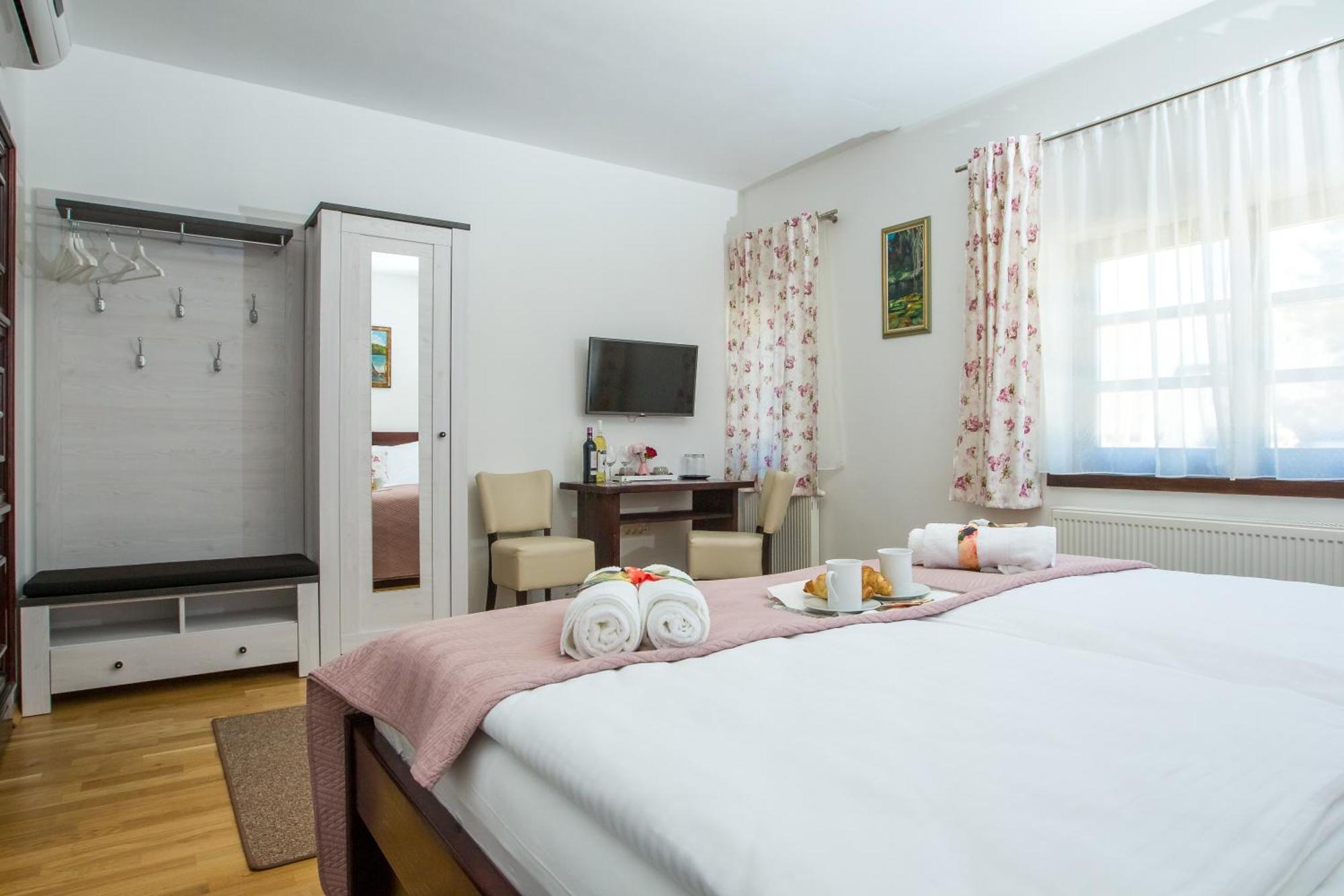 B&B Lady Of The Lake Jezerce Δωμάτιο φωτογραφία